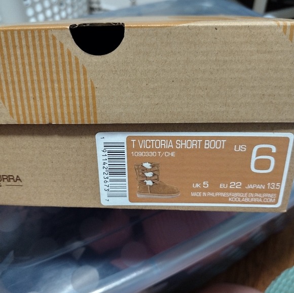 Toddler size 6 Koolaburra Victoria short boot - Picture 7 of 7